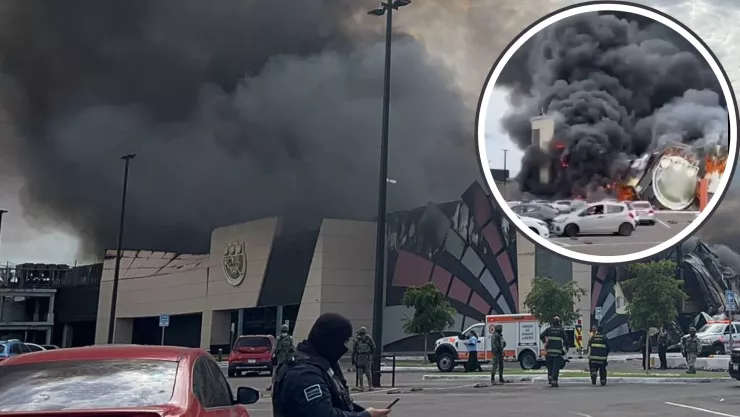 Se incendia plaza en Culiacán