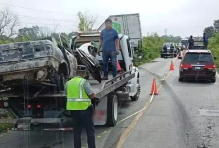 Hombre muere CALCINADO en fuerte accidente carretero