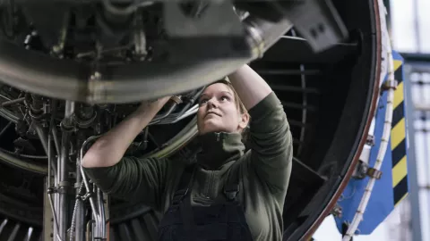 Las vacantes para mexicanos en Canadá están concentradas en la aeronáutica y la mecánica.