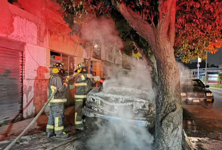 INCENDIO CAMIONETA IZTAPALAPA.jpeg