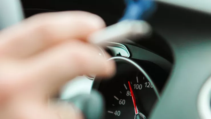 Ley Antitabaco cómo aplica para fumar en el auto