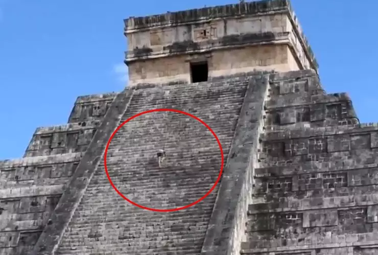 lady kulkulkan cenizas.jpg