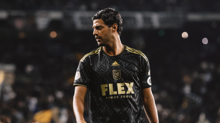 Carlos Vela anuncia su retiro del fútbol profesional a los 36 años.