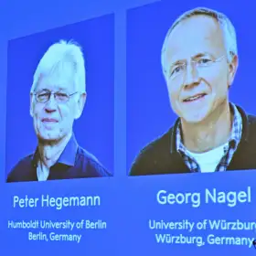 Karl Deisseroth, Peter Hegemann y Georg Nagel, Nobel de Medicina de 2026.