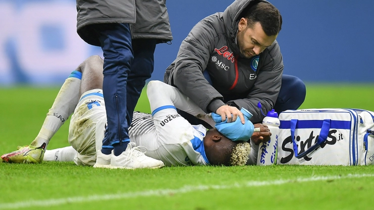 Victor Osimhen ser&aacute; operado de la cara