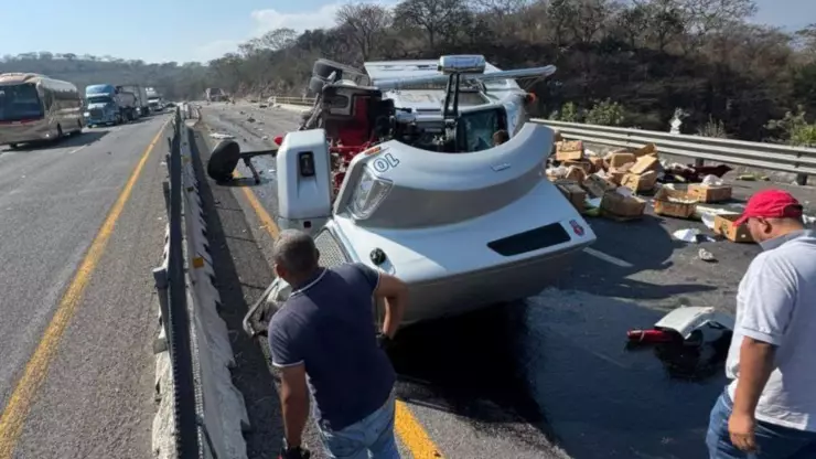 Comparten VIDEO del accidente en la autopista a Colima; hay 5 lesionados