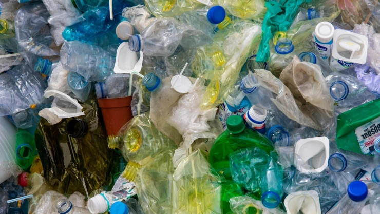 Tapón de basura continúa obstruyendo la presa en Naucalpan; el riesgo de otra inundación en latente
