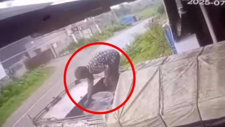 VIDEO | ¡IMÁGENES SENSIBLES! Conductor muere electrocutado al reparar su camión