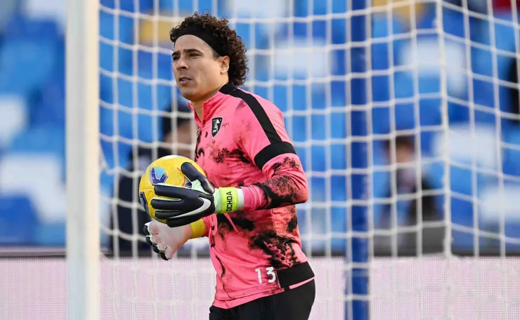 Guillermo Ochoa con el Salernitana