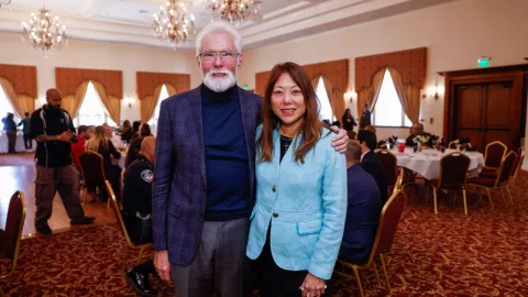 Dar fentanilo gratis, el peculiar plan de un alcalde en California