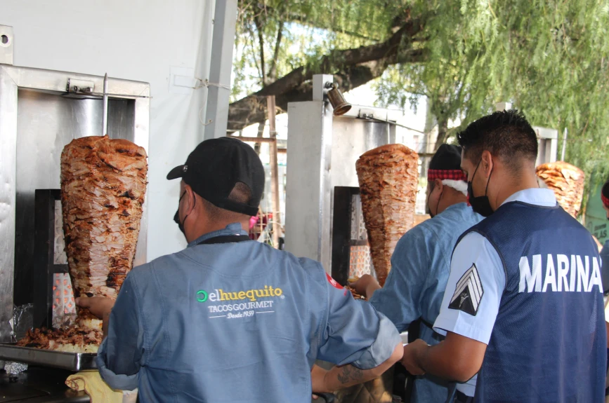 Todos nuestros voluntarios agradecen su enorme apoyo y comida.