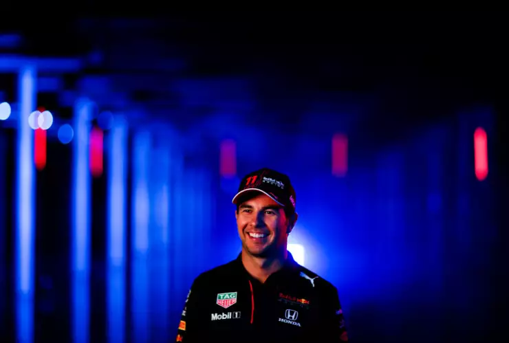 “Hay mucho potencial"; ‘Checo’ Pérez da sus primeras vueltas en el nuevo Red Bull