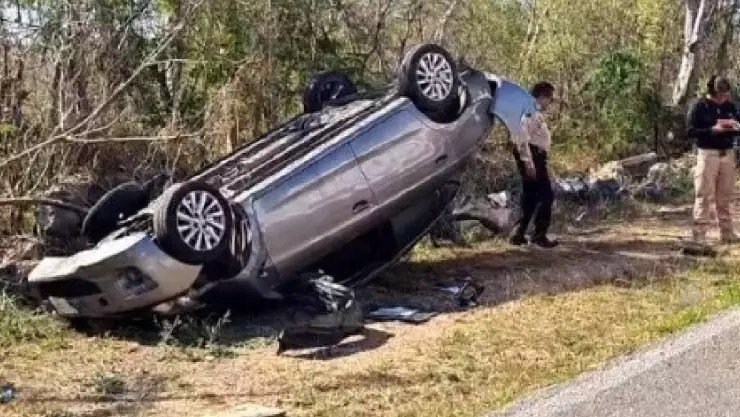 FOTOS_ Reportan accidente automovilístico que terminó en volcadura en la vía Tetiz-Hunucmá