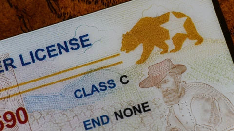 Un Real ID de California.