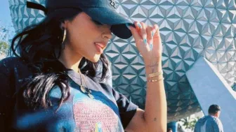 Becky G de vacaciones..jpg