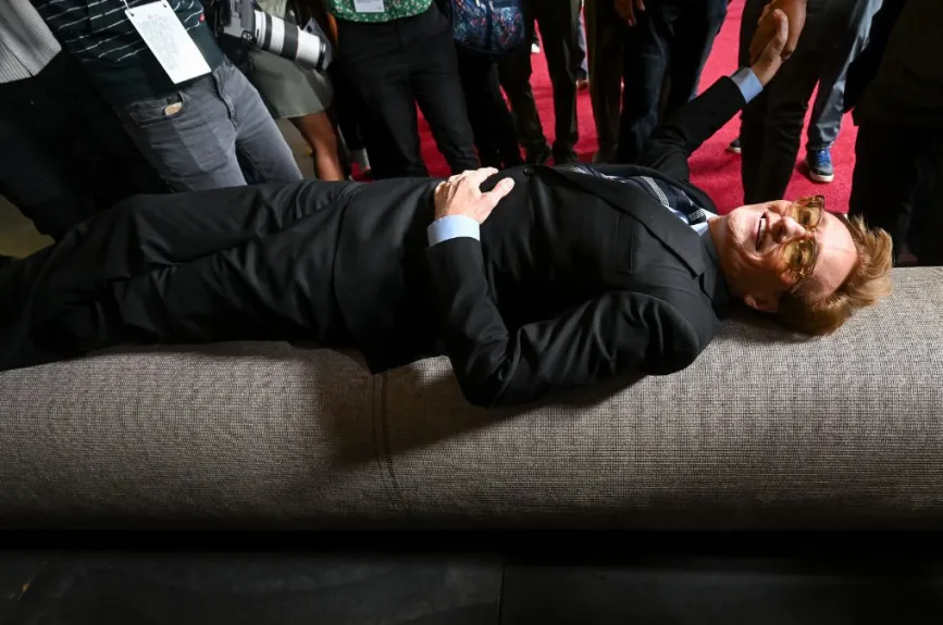 Los preparativos para el domingo 2 de marzo ya comenzaron y en el montaje de la hermosa Alfombra Roja, se presentó Conan O’Brien.
Crédito: Michael Buckner/Getty imágenes