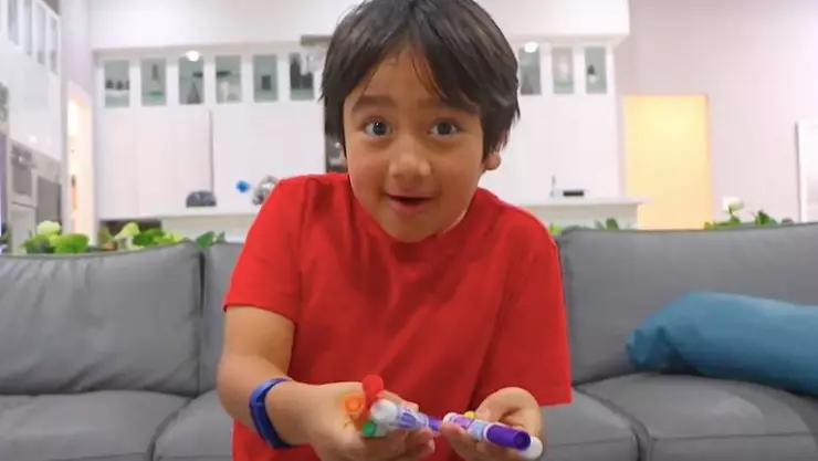 Ryan Kaji es un pequeño de 9 años que ganó casi 30 millones de dólares este 2020, por lo que se convirtió en el youtuber mejor pagado, de acuerdo con la revista Forbes.