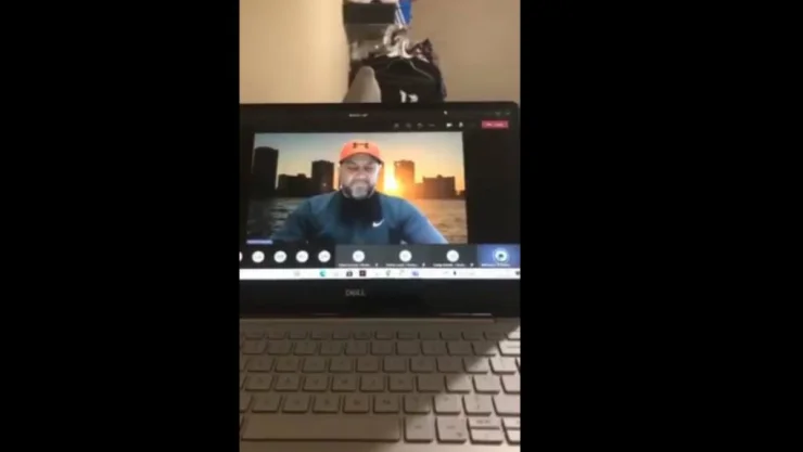 maestroviendonoporvideo.jpg