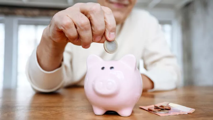 Hay cierta cantidad de dinero que deberías tener ahorrado a cierta edad