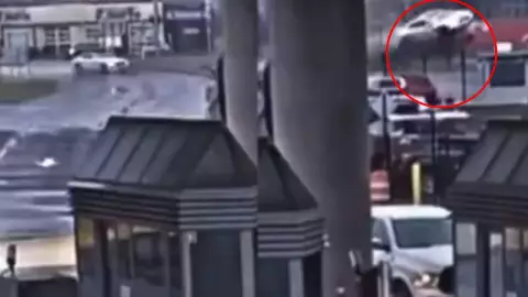 VIDEO: Momento en que un auto explotó en la frontera de EUA en Thanksgiving