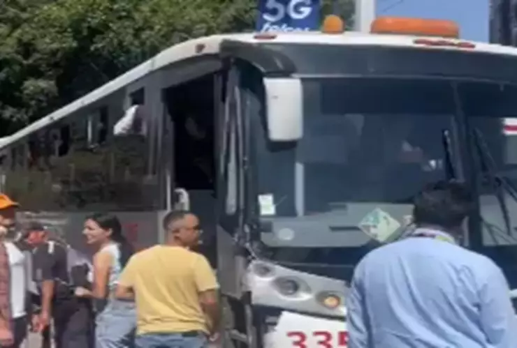 Aparatoso CHOQUE entre RUTA y ambulancia deja 10 lesionados en la 11 Sur, Puebla