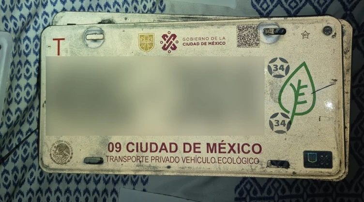Decomisan placas falsas y robadas en CDMX: desmantelan banda en la GAM.