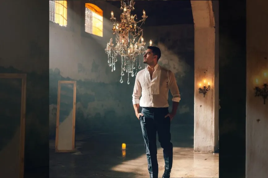 Carlos posando.jpg