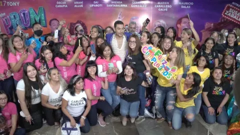 Carlos Rivera celebr&oacute; su cumplea&ntilde;os en el escenario de Jos&eacute; El So&ntilde;ador.