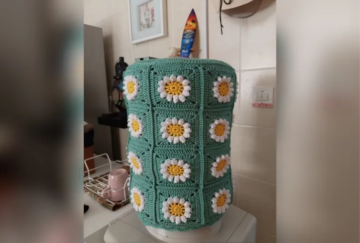 3 fundas a crochet para garrafones de agua con sobrantes de estambre.jpg