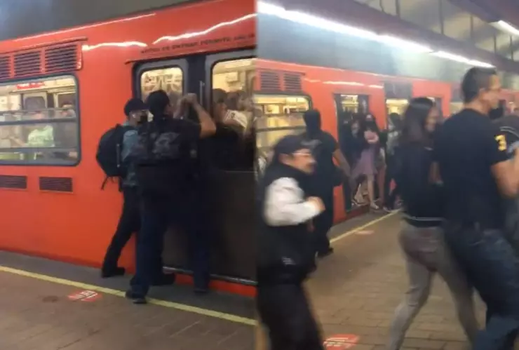 VIDEO Vagones de la Línea 7 del metro CDMX se separan; pasajeros huyen