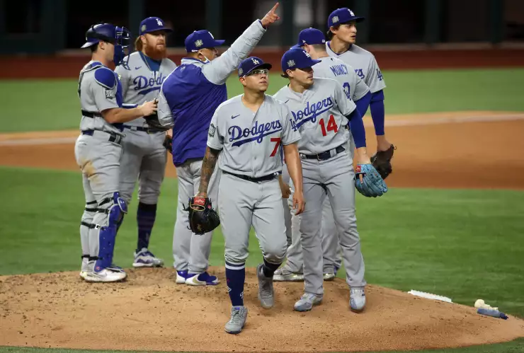 Urías brilla en la Serie Mundial.jpg