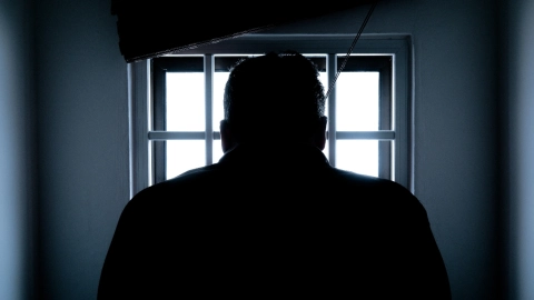 juez hombre prision error