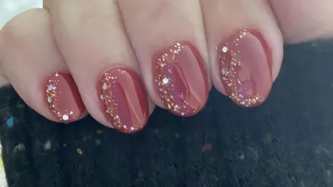Diseño gem nails de borde lujoso