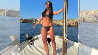 Mariela Sánchez bikini negro.jpg