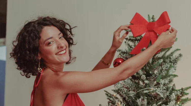 Adiós a los moños para el árbol de Navidad 3 tendencias para este 2026