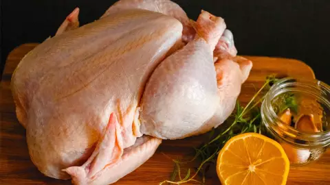 ¿Por qué el POLLO en México es AMARILLO? Descubre el SECRETO detrás de su color