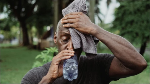 ¿Cuál es la diferencia entre golpe y agotamiento por calor_ Estos son los síntomas