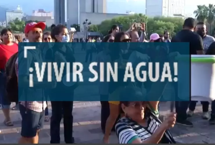 vivir sin agua cacerolas garrafones.jpg