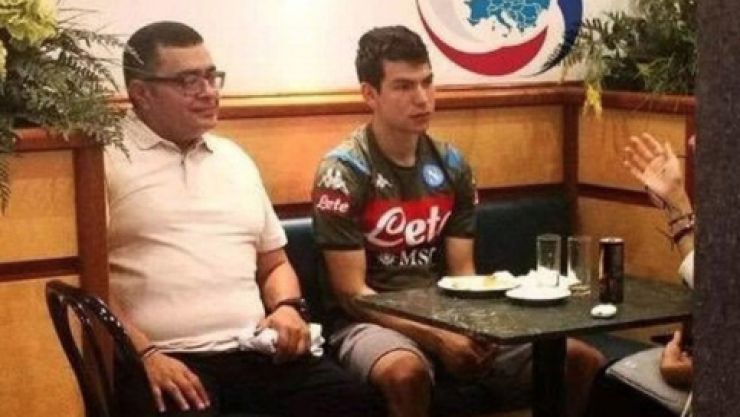 Hirving Lozano con los colores del Napoli