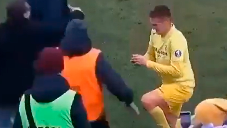 Guardia arruina la pedida de matrimonio de un futbolista