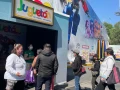En compañía de familiares y amigos, disfrutamos de un rato de diversión.