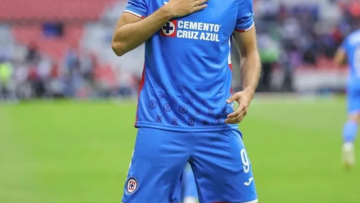 santiago-gimenez-campeon-cruz-azul-olvidado-europa.jpg