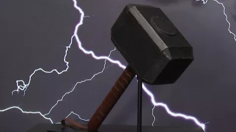 Objetos de “Star Wars” y un martillo de “Thor” a subasta en Hollywood.