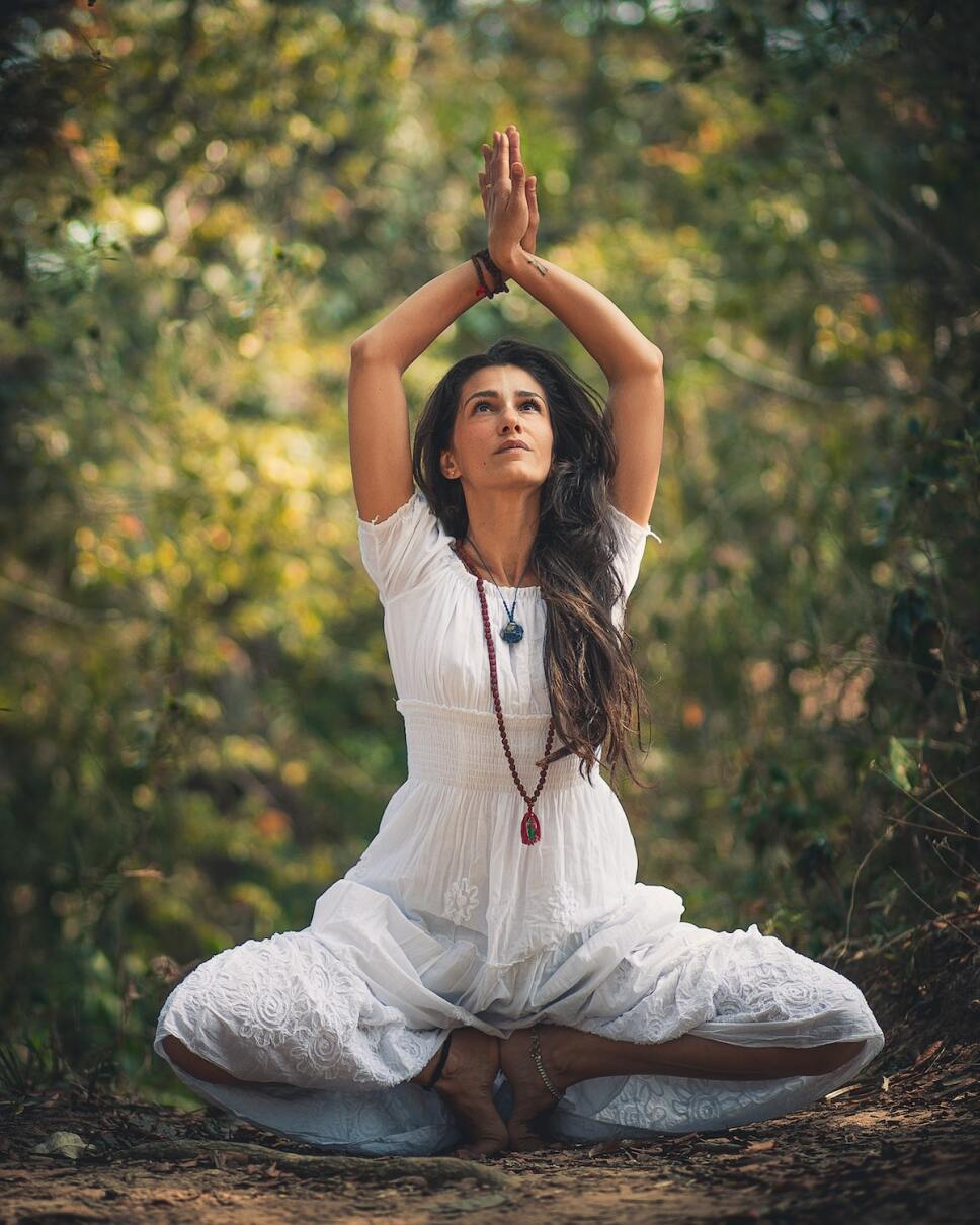 mujer balanceada