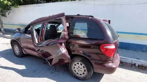 Se reporta fuerte accidente en la colonia Nicte-Ha de Playa del Carmen y el responsable se fugó.jpg