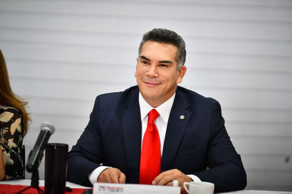 Militantes del PRI se manifiestan frente al CEN, piden renuncia de Alejandro Moreno