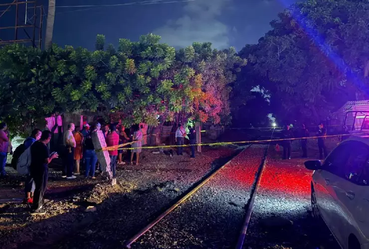 Joven muere al intentar cruzar las vías del tren en carretera Veracruz-Xalapa