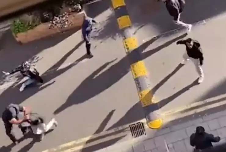 Pelea en la calle de Londres con machetes
