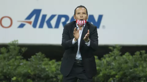 El ‘Profe’ Cruz es despedido por el Necaxa