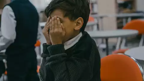 Niños de primaria abusan de menor, lo habrían amenazado con una navaja